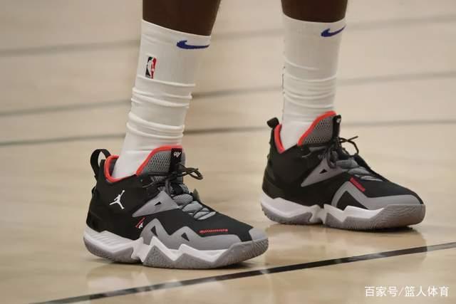 恩比德50分布伦森39+13 76人力克尼克斯1-2