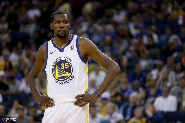 羽毛球亚锦赛：石宇奇男单登顶 国羽两冠两亚收官