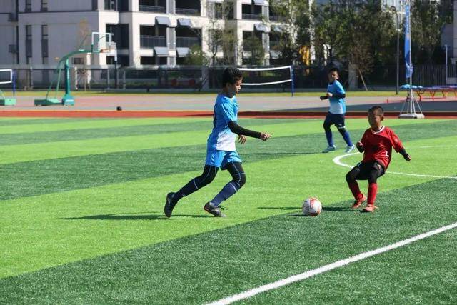 香港屋邨篮球青年访京 名宿马布里现场暖心指导